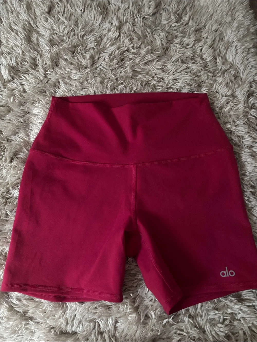 ALO Yoga High-Rise Performance Bike Shorts - Raspberry Red size small